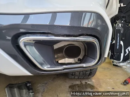 포항 경주 BMW X5 그릴교체 및 윈도우몰딩 블랙유광 부분랩핑 머플러팁교체 사이드미러 랩핑으로 외관의 스포티함을 올리다 / 포항, 경주
