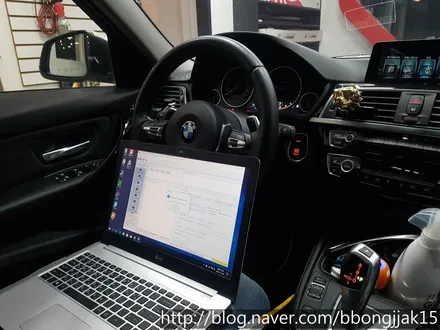 BMW 3시리즈 일반 핸들에서 M패키지 핸들 및 코딩 이식 시공사례후기 포항 경주 울산 울진 영덕 신차검수 언더코팅 썬팅 루프스킨 파워LED 안개등 전조등 / 포항, 경주