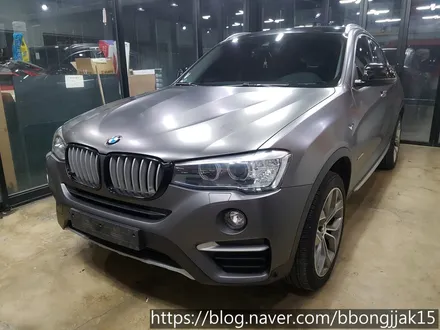 포항 BMW X4 사고로인해 프런트 범퍼 및 조수석 휀더 부분랩핑 시공하다 / 포항, 경주