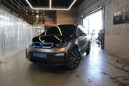 인천랩핑 BMW i3 전체랩핑과 본넷PPF시공으로 포인트 살아있네 / 인천, 부평, 부천
