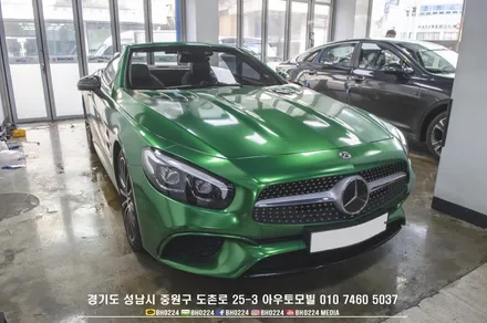 벤츠 SL400 컨버터블 룸미러 블랙박스 보조배터리 장착으로 상시녹화는 물론 후방카메라 역할까지! / 성남,분당,판교
