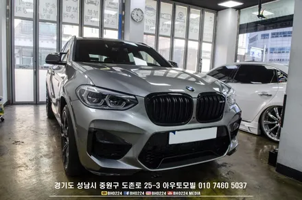 장착된 블랙박스에 보조배터리 시공 BMW E82 1시리즈 순정형 후방카메라 인터페이스시공 / 성남,분당,판교