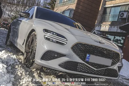 장착된 블랙박스에 보조배터리 시공 BMW E82 1시리즈 순정형 후방카메라 인터페이스시공 / 성남,분당,판교