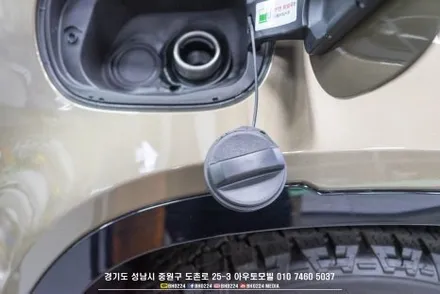 P400 디펜더 유광 하이그로시 관리 어떻게 할까요? PPF 시공으로 흠집 신경 쓰지 마세요 ~ 2채널 블랙박스 인스톨도 맡겨주세요! / 성남시 중원구 도촌동