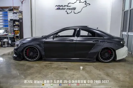 W117 벤츠 CLA 45 AMG 에어서스펜션 튜닝차량와이드바디작업 오버휀다 분당 사틴블랙 전체카스킨 시공! / 성남,분당,판교