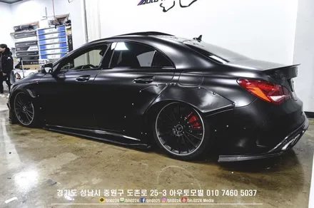 W117 벤츠 CLA 45 AMG 에어서스펜션 튜닝차량와이드바디작업 오버휀다 분당 사틴블랙 전체카스킨 시공! / 성남,분당,판교