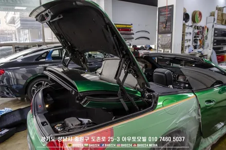벤츠 SL400 컨버터블 룸미러 블랙박스 보조배터리 장착으로 상시녹화는 물론 후방카메라 역할까지! / 성남,분당,판교