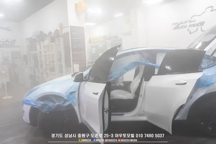 테슬라 모델y 신차 출고후 썬팅시공 그리고 스위블모니터 엠비언트 용품시공까지 완벽한 성남아우토모빌 / 테슬라 / 모델Y / 성남 판교 중원구