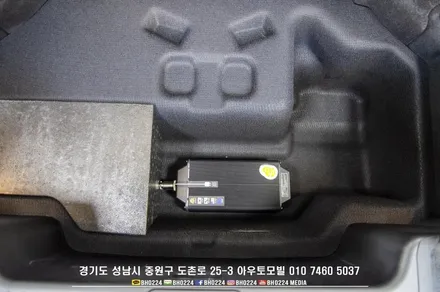 벤츠 SL400 컨버터블 룸미러 블랙박스 보조배터리 장착으로 상시녹화는 물론 후방카메라 역할까지! / 성남,분당,판교