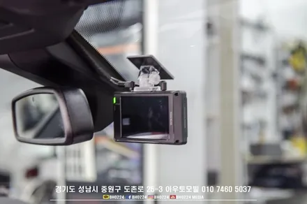 BMW F33 4시리즈컨버터블 블랙박스 보조배터리 패키지 아크릴 디플렉터에 RGB LED 작업으로 분위기를 바꿔보세요! / 성남,분당,판교