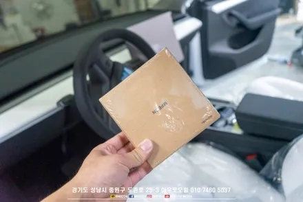 테슬라 모델y 신차 출고후 썬팅시공 그리고 스위블모니터 엠비언트 용품시공까지 완벽한 성남아우토모빌 / 테슬라 / 모델Y / 성남 판교 중원구