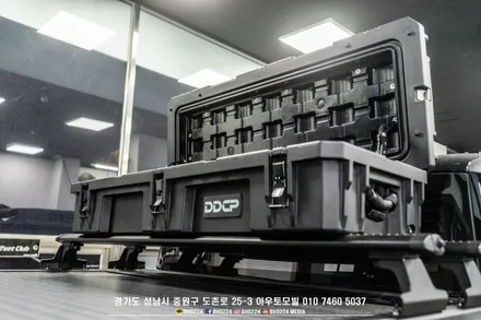 타스만 오버 랜딩 캠핑 튜닝 DDCP 랭글 박스 95L 슬라이딩 배드 위에 가로바와 함께 장착 / 성남시 중원구 도촌동