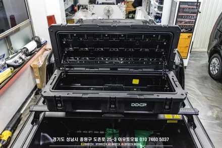 타스만 오버 랜딩 캠핑 튜닝 DDCP 랭글 박스 95L 슬라이딩 배드 위에 가로바와 함께 장착 / 성남시 중원구 도촌동