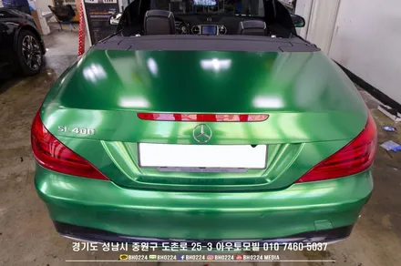 벤츠 SL400 컨버터블 룸미러 블랙박스 보조배터리 장착으로 상시녹화는 물론 후방카메라 역할까지! / 성남,분당,판교