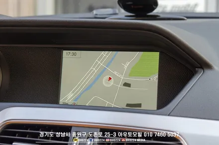 성남분당 수입차네비매립 벤츠 W204 C클래스 차량에 안드로이드 카블릿 M2C 200a 장착했어요 / 성남,분당,판교