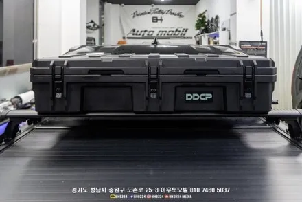 타스만 오버 랜딩 캠핑 튜닝 DDCP 랭글 박스 95L 슬라이딩 배드 위에 가로바와 함께 장착 / 성남시 중원구 도촌동