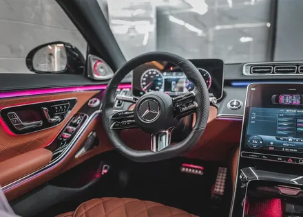 벤츠 W223 S클래스 S400d 4d 부메스터 전동 트위터, 액티브 엠비언트 순정 연동 레트로핏 시공 - 대구 수성구 카인사이드