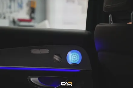 벤츠 E350 (W213) 4D 부메스터 전동트위터 및 엠비언트, R버튼 시공으로 더욱 완벽하게 ! - 대구 카인사이드