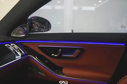 벤츠 S500 (W223) 4D 부메스터 및 액티브 엠비언트 라이트 시공으로 밤운전을 즐겁게 ! - 대구 카인사이드