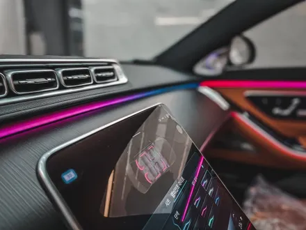 벤츠 W223 S클래스 S400d 4d 부메스터 전동 트위터, 액티브 엠비언트 순정 연동 레트로핏 시공 - 대구 수성구 카인사이드