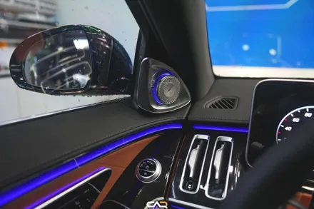 벤츠 S500 (W223) 4D 부메스터 및 액티브 엠비언트 라이트 시공으로 밤운전을 즐겁게 ! - 대구 카인사이드