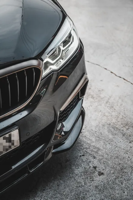 BMW 5시리즈 530e 프론트 립, 실내 2열 (후석) 안드로이드 모니터 시공으로 생활 편의 튜닝 - 대구 수성구 카인사이드