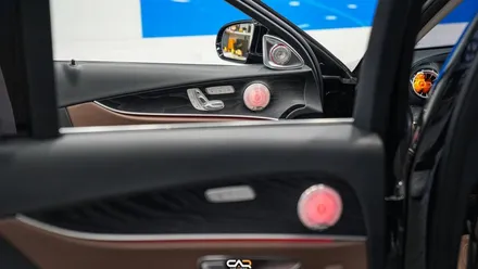 벤츠레트로핏 W213 E300 송풍구엠비언트 시공하면서 부메스터 전동트위터와 미드레인지 커버까지 화려하게 바꿔드렸습니다. - 대구 카인사이드