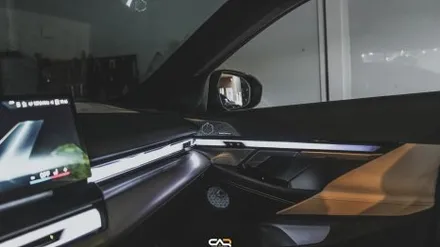 빙글빙글 BMW G60 5시리즈 바워스앤윌킨스 회오리 스피커 엠비언트와 반짝반짝 크리스탈 기어노브 패널! - 수성구 카인사이드