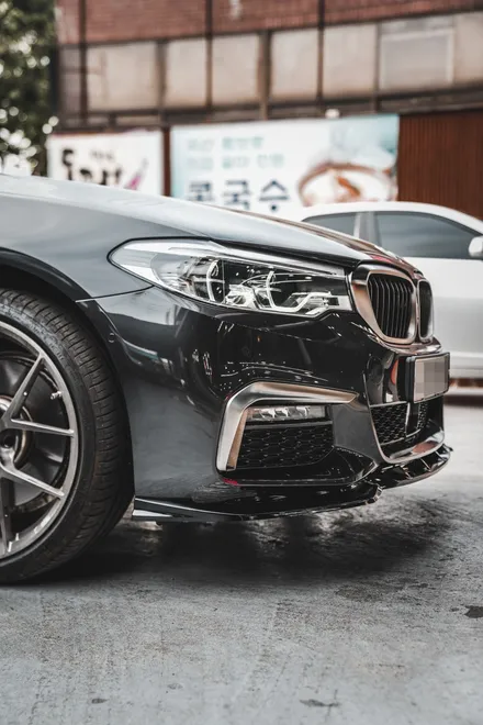 BMW 5시리즈 530e 프론트 립, 실내 2열 (후석) 안드로이드 모니터 시공으로 생활 편의 튜닝 - 대구 수성구 카인사이드
