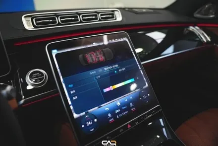 벤츠 S500 (W223) 4D 부메스터 및 액티브 엠비언트 라이트 시공으로 밤운전을 즐겁게 ! - 대구 카인사이드