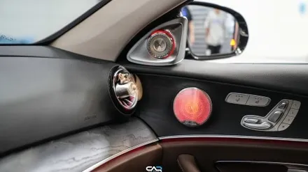 벤츠레트로핏 W213 E300 송풍구엠비언트 시공하면서 부메스터 전동트위터와 미드레인지 커버까지 화려하게 바꿔드렸습니다. - 대구 카인사이드