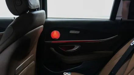 벤츠레트로핏 W213 E300 송풍구엠비언트 시공하면서 부메스터 전동트위터와 미드레인지 커버까지 화려하게 바꿔드렸습니다. - 대구 카인사이드