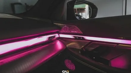 빙글빙글 BMW G60 5시리즈 바워스앤윌킨스 회오리 스피커 엠비언트와 반짝반짝 크리스탈 기어노브 패널! - 수성구 카인사이드