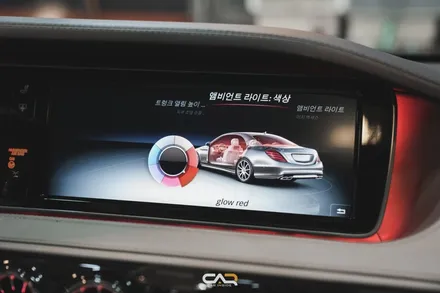 송풍구 엠비언트 라이트 튜닝으로 신형 벤츠의 실내처럼 바뀌게 된 W222 S63AMG ! - 대구 카인사이드