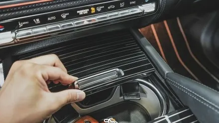 벤츠 GLS 피아노라커트림과, 송풍구엠비언트 작업 초음파융착 방식으로 순정과 같은 공정으로 교체했습니다! -  대구 카인사이드