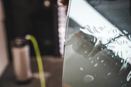 벤츠 E300 쿠페 요트블루 베이지에 어울리는 반사필름 솔라가드 퀀텀 필름 썬팅 신차패키지 시공 ! - 들안길 CAR INSIDE