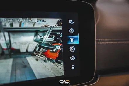 벤츠 CLS 300d 어라운드뷰 레트로핏으로 골목길 주행과 좁은 곳 주차도 자신있게 ! - 대구 카인사이드