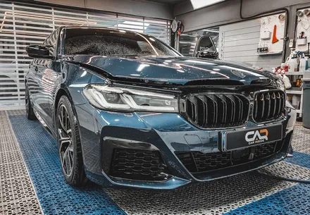 BMW 520i 본넷, 라이트, 실내