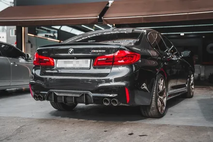 BMW 5시리즈 530e 프론트 립, 실내 2열 (후석) 안드로이드 모니터 시공으로 생활 편의 튜닝 - 대구 수성구 카인사이드