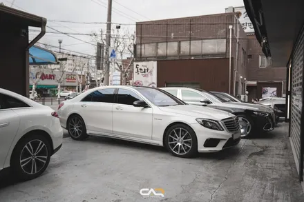 송풍구 엠비언트 라이트 튜닝으로 신형 벤츠의 실내처럼 바뀌게 된 W222 S63AMG ! - 대구 카인사이드
