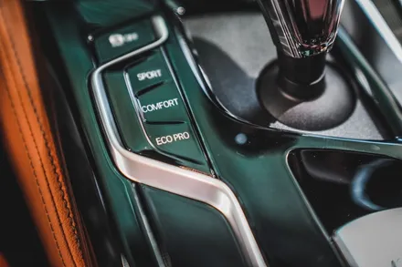 BMW 520i 본넷, 라이트, 실내