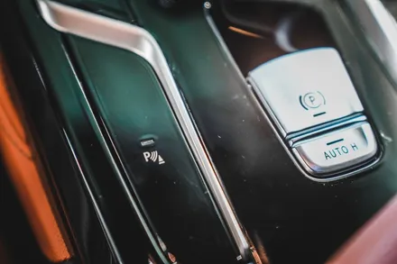 BMW 520i 본넷, 라이트, 실내
