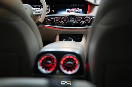송풍구 엠비언트 라이트 튜닝으로 신형 벤츠의 실내처럼 바뀌게 된 W222 S63AMG ! - 대구 카인사이드