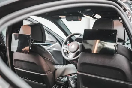 BMW 5시리즈 530e 프론트 립, 실내 2열 (후석) 안드로이드 모니터 시공으로 생활 편의 튜닝 - 대구 수성구 카인사이드