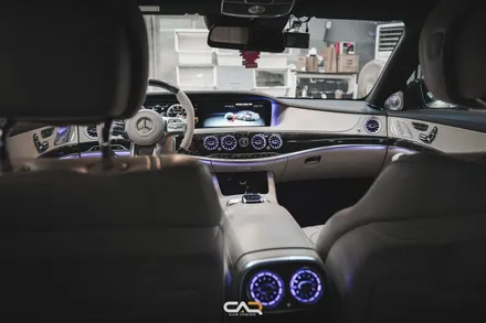송풍구 엠비언트 라이트 튜닝으로 신형 벤츠의 실내처럼 바뀌게 된 W222 S63AMG ! - 대구 카인사이드