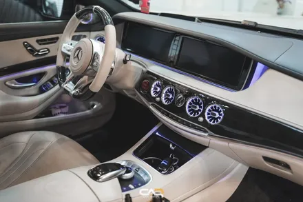 송풍구 엠비언트 라이트 튜닝으로 신형 벤츠의 실내처럼 바뀌게 된 W222 S63AMG ! - 대구 카인사이드