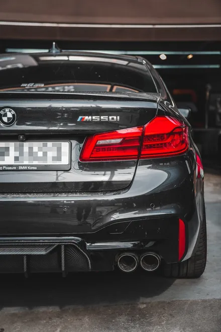 BMW 5시리즈 530e 프론트 립, 실내 2열 (후석) 안드로이드 모니터 시공으로 생활 편의 튜닝 - 대구 수성구 카인사이드