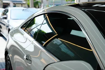 벤츠 E300 쿠페 요트블루 베이지에 어울리는 반사필름 솔라가드 퀀텀 필름 썬팅 신차패키지 시공 ! - 들안길 CAR INSIDE