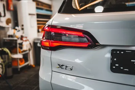 BMW X5 솔라가드 프리미엄 티타늄 썬팅과 스모그 필름 라이트 PPF까지 신차패키지 한방에 ! - 대구 CAR INSIDE