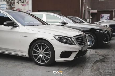 송풍구 엠비언트 라이트 튜닝으로 신형 벤츠의 실내처럼 바뀌게 된 W222 S63AMG ! - 대구 카인사이드